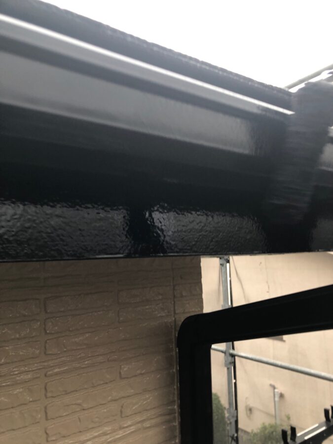八王子市-アパート外壁屋根塗装工事　雨樋上塗り